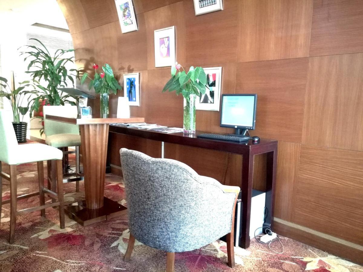 Holiday Inn Downtown Shanghai Exteriör bild